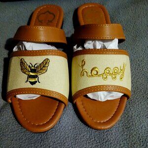 Cute as Bee's Knees Slip-on Sandals Cognac and Beige in Color with Gold Accents